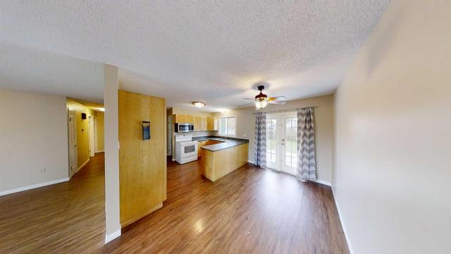 9813 73 Avenue, Home with 4 bedrooms, 2 bathrooms and null parking in Grande Prairie AB | Image 4