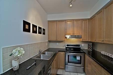 lph05 - 7 Lorraine Dr, Condo with 3 bedrooms, 2 bathrooms and 1 parking in Toronto ON | Image 5