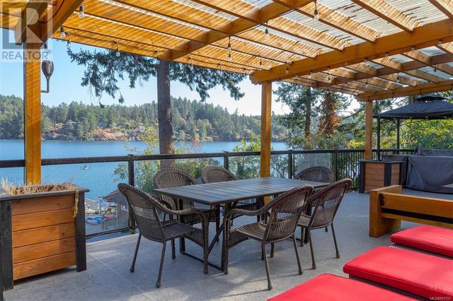 4983 Prospect Lake Rd, House detached with 3 bedrooms, 4 bathrooms and 4 parking in Saanich BC | Image 8