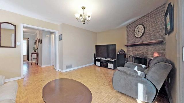 81 Weldrick Rd W, House detached with 3 bedrooms, 2 bathrooms and 5 parking in Richmond Hill ON | Image 32