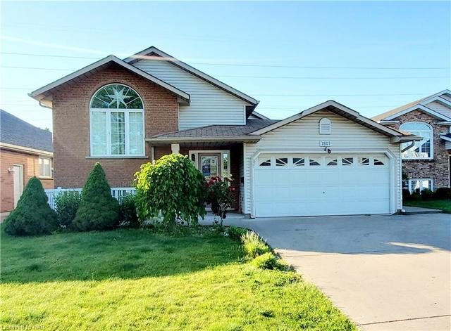 7807 Bishop Avenue, House detached with 4 bedrooms, 2 bathrooms and 6 parking in Niagara Falls ON | Image 1