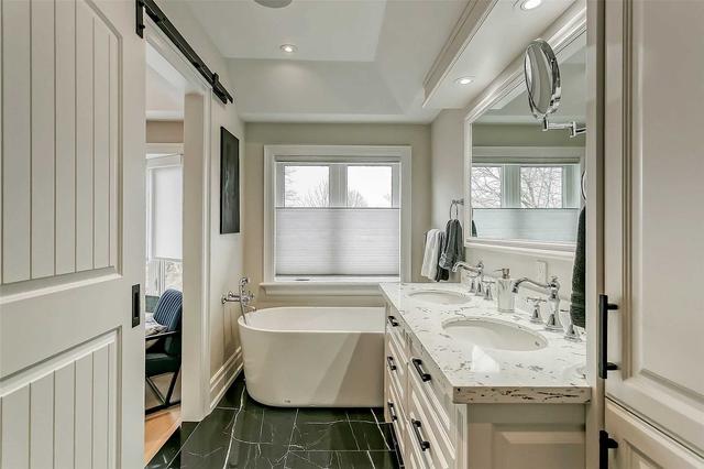 20 Garden Pl, House detached with 3 bedrooms, 5 bathrooms and 6 parking in Toronto ON | Image 16