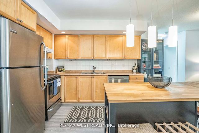705 - 5229 Dundas St W, Condo with 2 bedrooms, 2 bathrooms and 1 parking in Toronto ON | Image 3