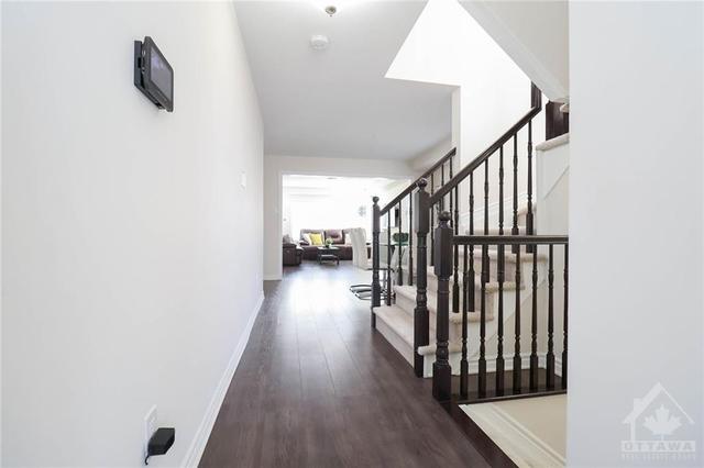 445 Riverboat Heights, Townhouse with 3 bedrooms, 3 bathrooms and 2 parking in Ottawa ON | Image 6
