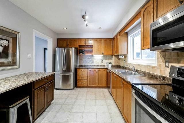 2445 Stefi Tr, House attached with 3 bedrooms, 2 bathrooms and 3 parking in Oakville ON | Image 7