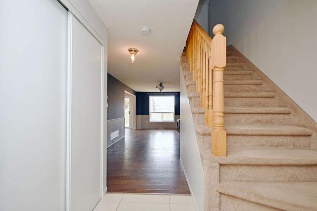 50 Larkin Dr, House attached with 3 bedrooms, 2 bathrooms and 3 parking in Barrie ON | Image 17