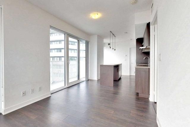 3910 - 88 Harbour St, Condo with 3 bedrooms, 2 bathrooms and 1 parking in Toronto ON | Image 2