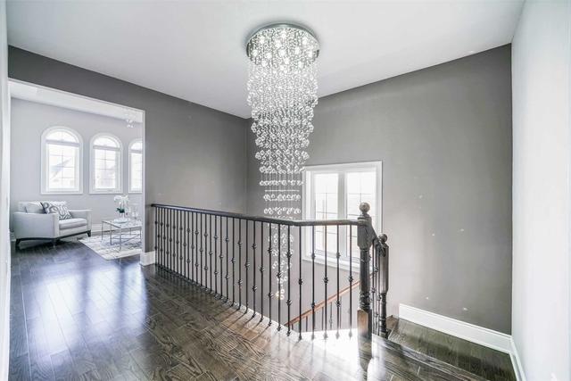 40 Dunrobin Cres, House detached with 4 bedrooms, 4 bathrooms and 4 parking in Vaughan ON | Image 4