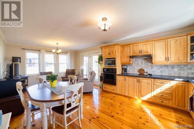 120 Notre Dame, House detached with 3 bedrooms, 1 bathrooms and null parking in Bathurst NB | Image 6
