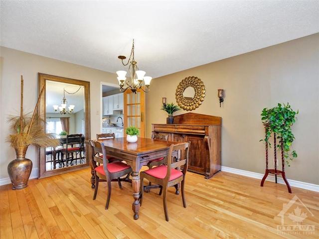 14 Hawley Crescent, House detached with 3 bedrooms, 3 bathrooms and 2 parking in Ottawa ON | Image 6