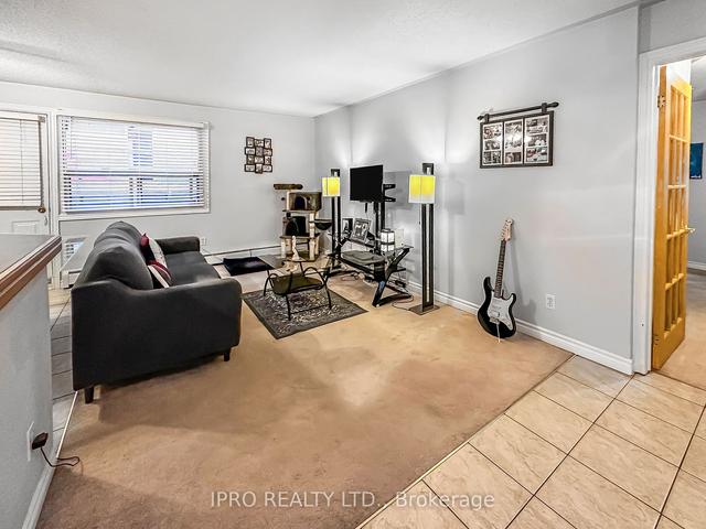 208 - 264 Oakdale Ave, Condo with 2 bedrooms, 1 bathrooms and 2 parking in St. Catharines ON | Image 2