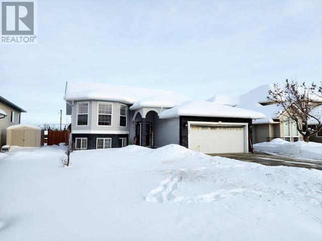9108 118 Avenue, House detached with 5 bedrooms, 3 bathrooms and null parking in Fort St. John BC | Card Image