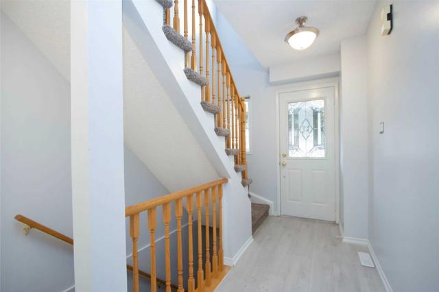 35 Lick Pond Way, Townhouse with 3 bedrooms, 2 bathrooms and 2 parking in Whitby ON | Image 20
