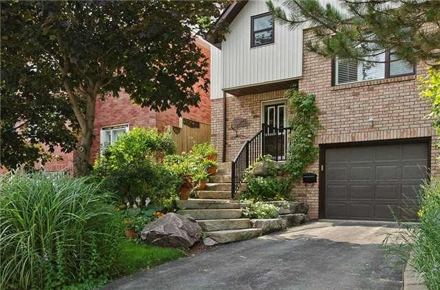 176b Collier St, House detached with 3 bedrooms, 3 bathrooms and 2 parking in Barrie ON | Image 2