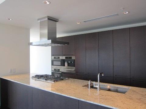 2001 - 180 University Ave, Condo with 2 bedrooms, 3 bathrooms and 1 parking in Toronto ON | Image 3