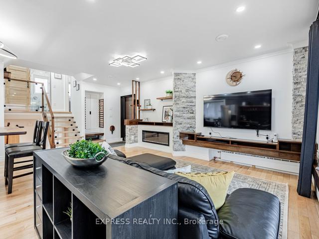 68 Shrewsbury Sq, House detached with 4 bedrooms, 2 bathrooms and 5 parking in Toronto ON | Image 39