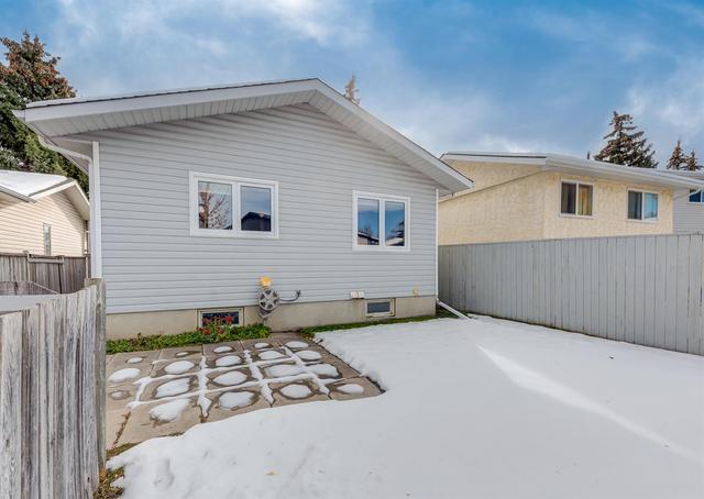 16 Sunvale Crescent Se, House detached with 3 bedrooms, 2 bathrooms and 1 parking in Calgary AB | Image 6