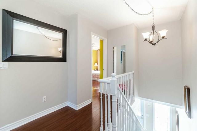 102 Heathcliffe Sq, Townhouse with 3 bedrooms, 4 bathrooms and 2 parking in Brampton ON | Image 9