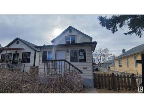 11836 79 St Nw, House detached with 2 bedrooms, 2 bathrooms and null parking in Edmonton AB | Card Image
