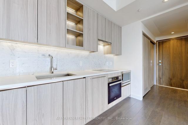 1702 - 95 Mcmahon Dr, Condo with 2 bedrooms, 2 bathrooms and 1 parking in Toronto ON | Image 7