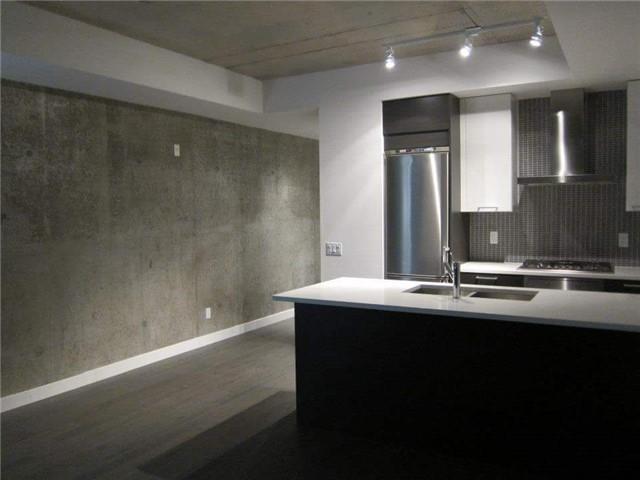 701 - 90 Broadview Ave, Condo with 1 bedrooms, 1 bathrooms and 1 parking in Toronto ON | Image 3