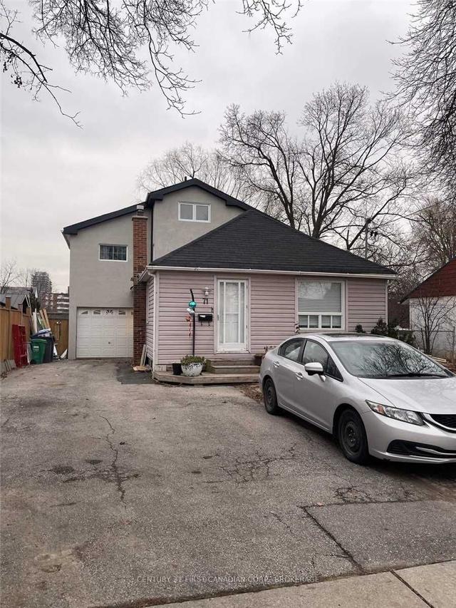 71 Woodward Ave, House detached with 4 bedrooms, 5 bathrooms and 5 parking in Brampton ON | Image 1