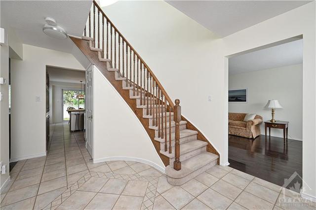 757 Montcrest Drive, House detached with 4 bedrooms, 3 bathrooms and 6 parking in Ottawa ON | Image 2