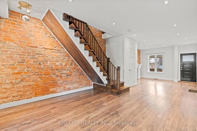 upper - 861a Dovercourt Rd, House semidetached with 4 bedrooms, 2 bathrooms and 0 parking in Toronto ON | Image 3