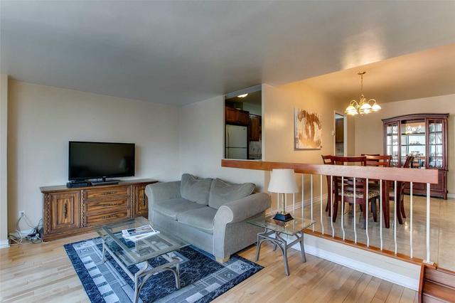 208 - 9 Four Winds Dr, Condo with 3 bedrooms, 2 bathrooms and 1 parking in Toronto ON | Image 7
