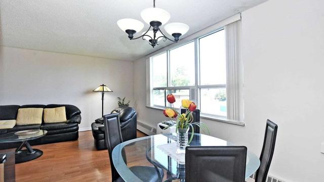 303 - 5 Parkway Forest Dr, Condo with 2 bedrooms, 1 bathrooms and 1 parking in Toronto ON | Image 3