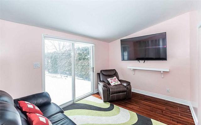 2 Myrtle Crt, House detached with 3 bedrooms, 4 bathrooms and 4 parking in Brampton ON | Image 8