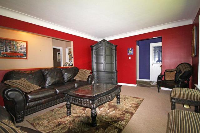 1257 Dunbar Rd, House detached with 4 bedrooms, 2 bathrooms and null parking in Burlington ON | Image 2