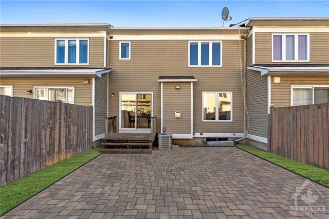 186 Cresthaven Drive, Townhouse with 3 bedrooms, 3 bathrooms and 3 parking in Ottawa ON | Image 28