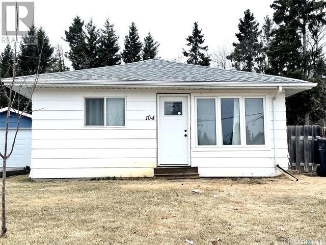 104 6th Street E, House detached with 2 bedrooms, 1 bathrooms and null parking in Nipawin SK | Image 1