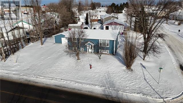 810 Victoria Avenue, House detached with 4 bedrooms, 2 bathrooms and null parking in Bathurst NB | Image 24