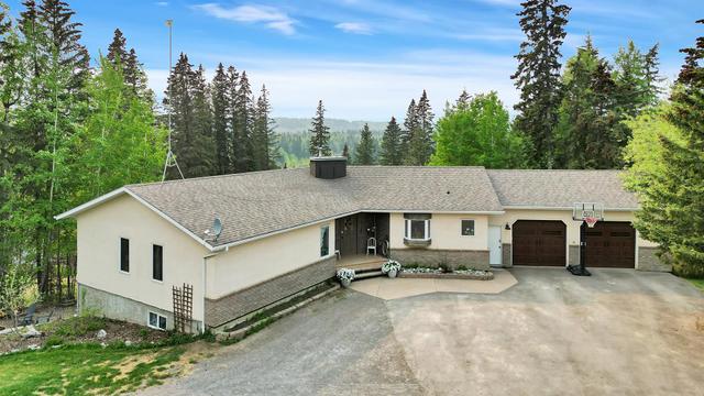 102 Meadow Drive, House detached with 5 bedrooms, 3 bathrooms and null parking in Clearwater County AB | Image 2