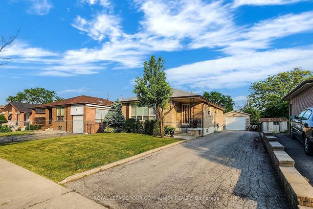 45 Dorward Dr, House detached with 3 bedrooms, 2 bathrooms and 7 parking in Toronto ON | Image 12