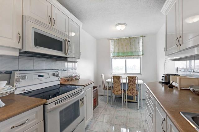1311 - 205 Hilda Ave, Condo with 3 bedrooms, 2 bathrooms and 1 parking in Toronto ON | Image 3