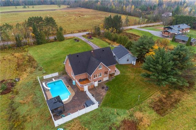 60 Lubitz Road, House detached with 5 bedrooms, 3 bathrooms and 15 parking in Laurentian Valley ON | Image 4