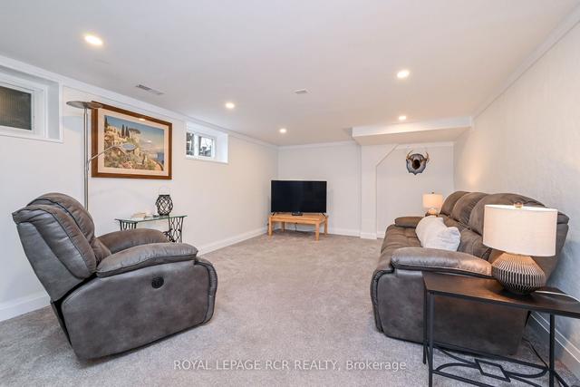 15 Robertson Dr, House detached with 2 bedrooms, 2 bathrooms and 4 parking in Guelph ON | Image 17