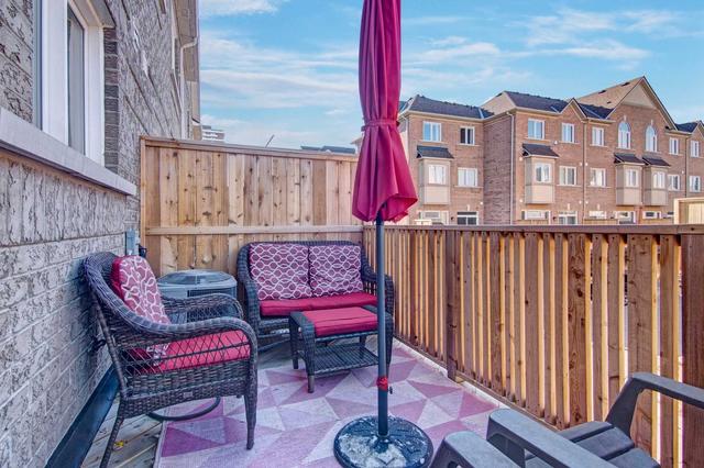 128 Park St E, Townhouse with 3 bedrooms, 4 bathrooms and 3 parking in Mississauga ON | Image 6