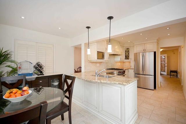 5312 Thornwood Dr, House detached with 4 bedrooms, 4 bathrooms and 4 parking in Mississauga ON | Image 10