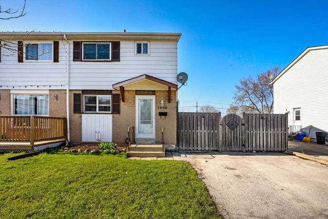 1090 12th St E, House semidetached with 3 bedrooms, 2 bathrooms and 4 parking in Owen Sound ON | Image 1