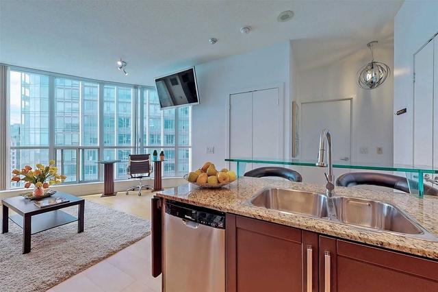 3501 - 8 York St, Condo with 0 bedrooms, 1 bathrooms and 0 parking in Toronto ON | Image 8