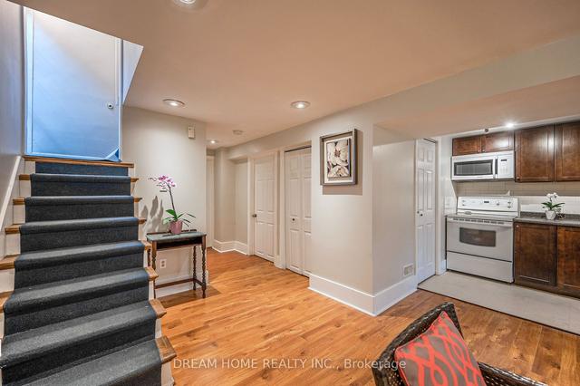 182 Lawrence Ave W, House detached with 2 bedrooms, 2 bathrooms and 1 parking in Toronto ON | Image 8