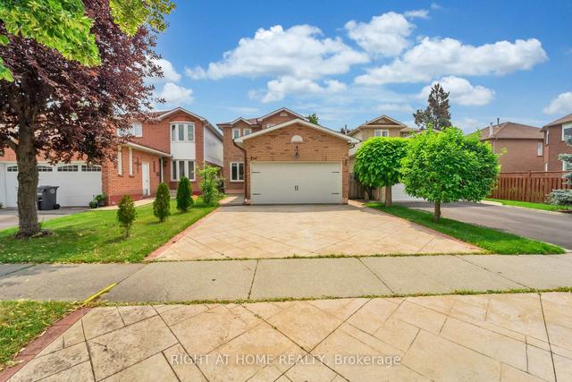 3347 Greenbelt Cres, House detached with 3 bedrooms, 2 bathrooms and 2 parking in Mississauga ON | Image 1