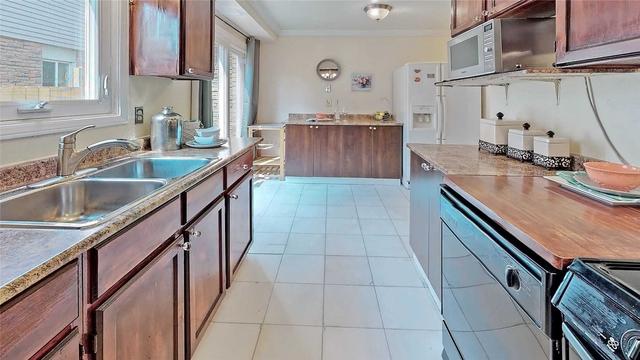 123 Granada Cres, House detached with 3 bedrooms, 4 bathrooms and 5 parking in Toronto ON | Image 3