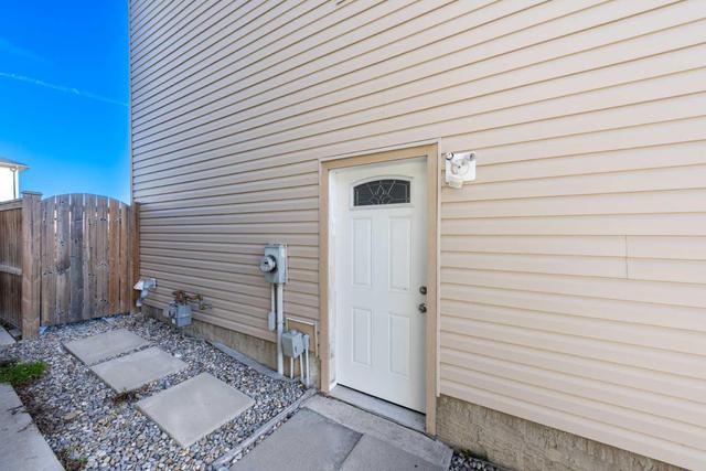 987 Taradale Drive, House detached with 4 bedrooms, 3 bathrooms and 2 parking in Calgary AB | Image 5