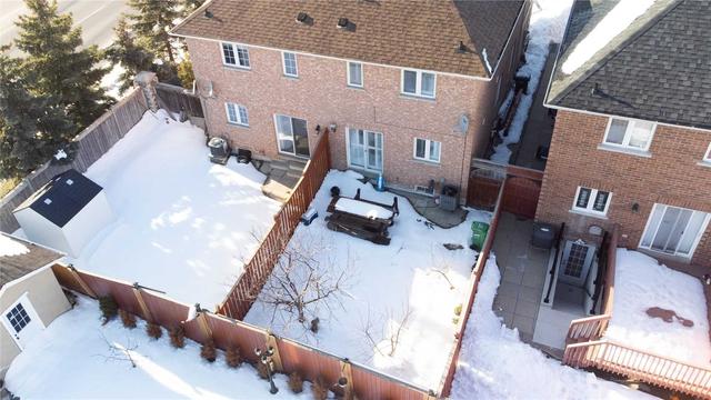 440 Oaktree Circ, House semidetached with 4 bedrooms, 4 bathrooms and 5 parking in Mississauga ON | Image 13
