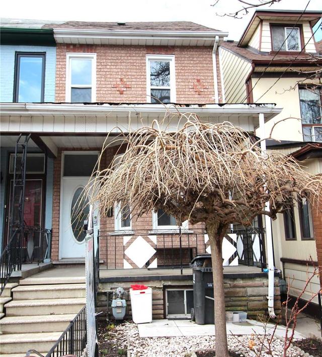 284 Markham St, House semidetached with 5 bedrooms, 6 bathrooms and 1 parking in Toronto ON | Image 1